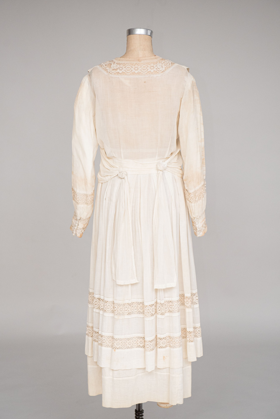 Women's lingerie dress, 1918, Cotton voile, 1987.62.1 (2)