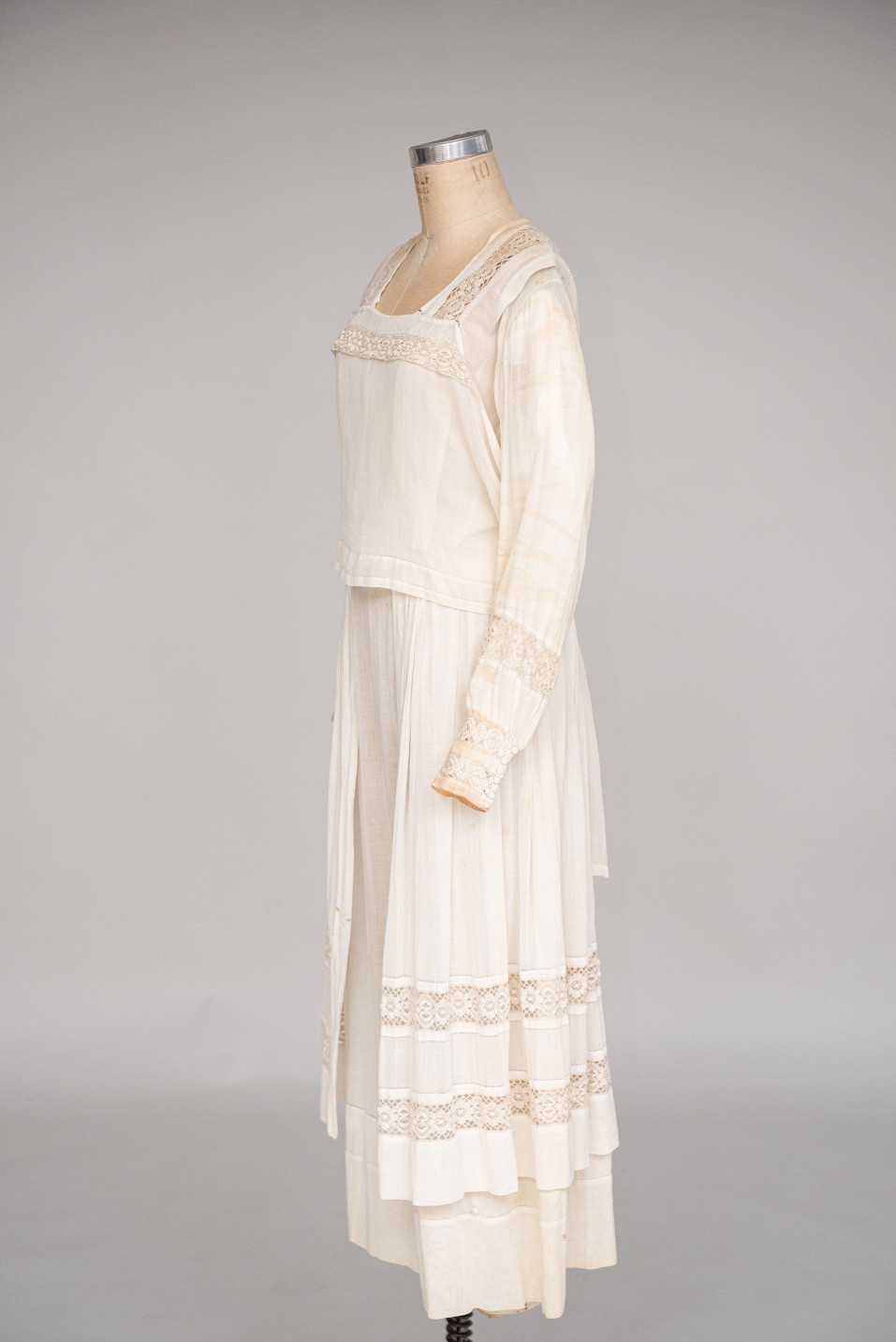 Women's lingerie dress, 1918, Cotton voile, 1987.62.1 (3)