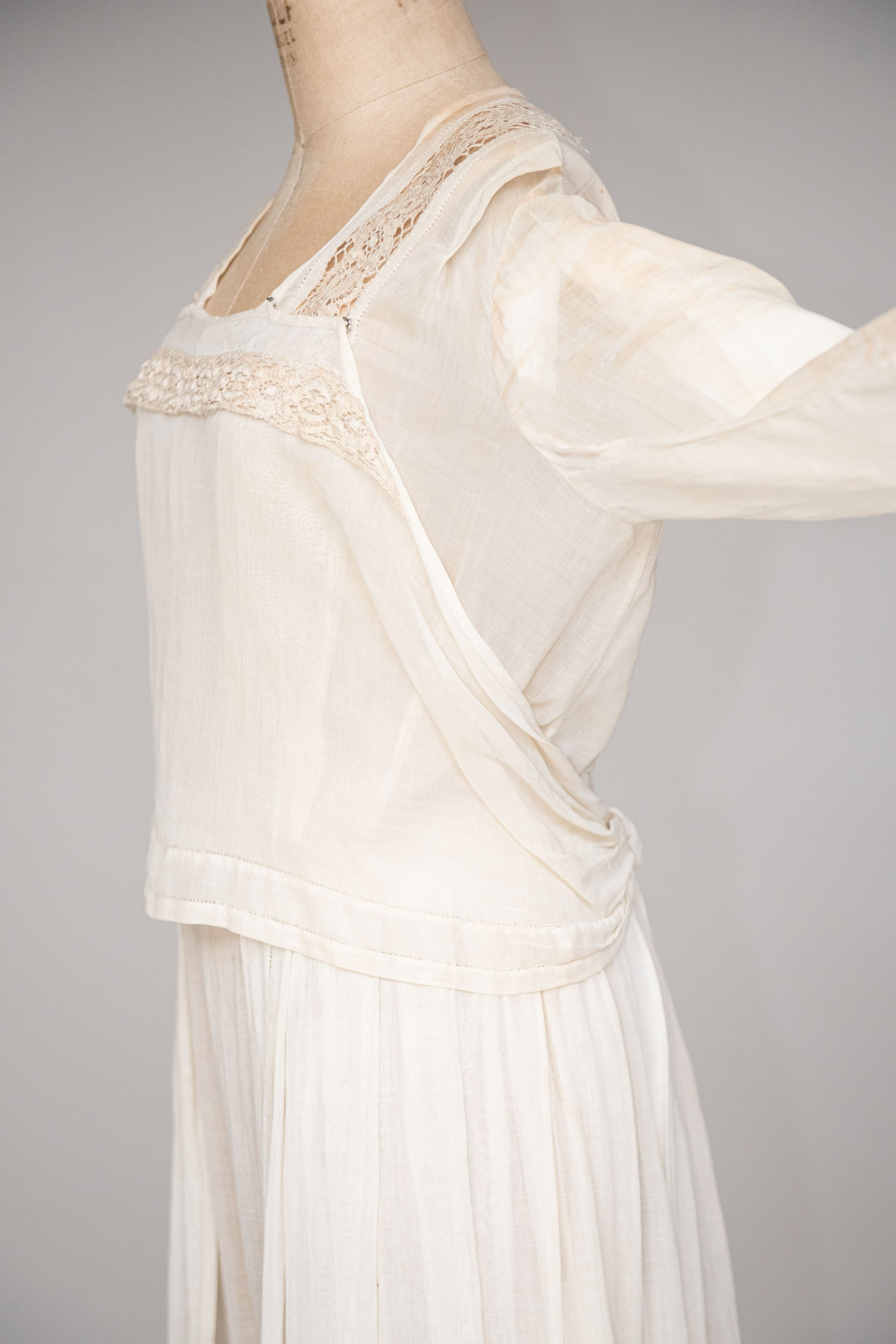 Women's lingerie dress, 1918, Cotton voile, 1987.62.1 (4)