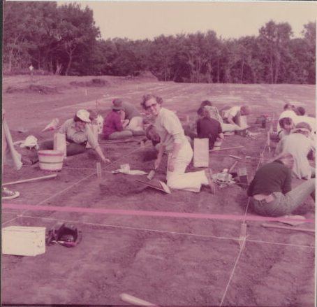 Dr. O'Brien (center) excavating with students and community volunteers at the Holidome site. 
