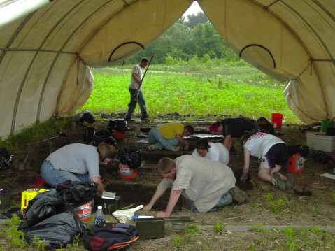 KAFS 2004 Students working at Caenen Site