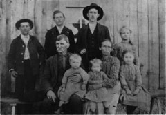 Martha and Selden Paulk pose for a picture with seven of their children, circa 1905. Image from Greta Schmidt Perleberg’s blog . Image in the public domain.