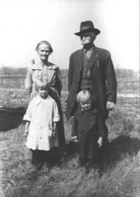 Martha and Seldon Paulk circa 1924 with two of their grandchildren, Emerine and Sam Alan Knight. Image from  Greta Schmidt Perleberg’s blog. Used under educational fair use: subject of photo is item under discussion in scholarly work.